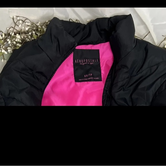 Aeropostale Women’s Size XS Black Pink Puffer Vest - Picture 4 of 10